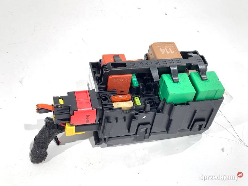 SKRZYNKA BEZPIECZNIKÓW PEUGEOT 508 SW II