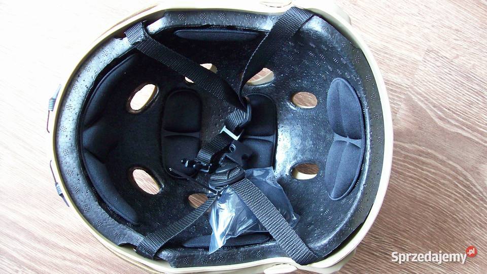 Kask taktyczny MH z dodatkami do wspinaczki