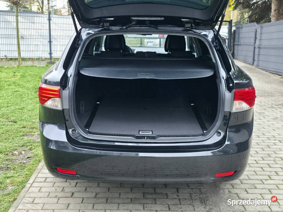 Toyota Avensis 18 Benzyna Serwisowany Gwarancja klimatyzacja Piekoszów sprzedam