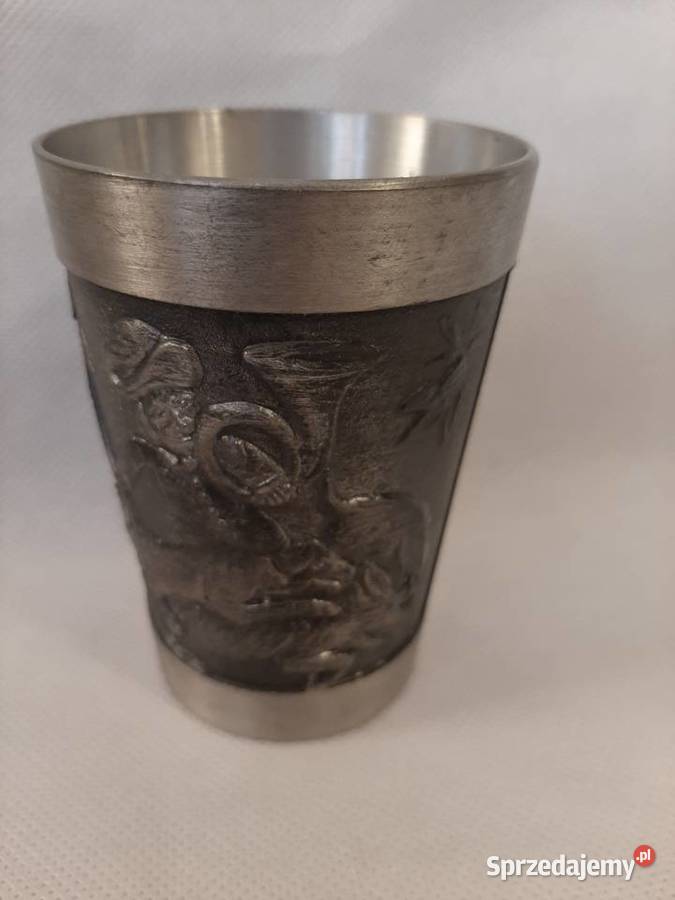 Cynowy kielich z motywem myśliwskimsygnowany Pozostałe Inowrocław