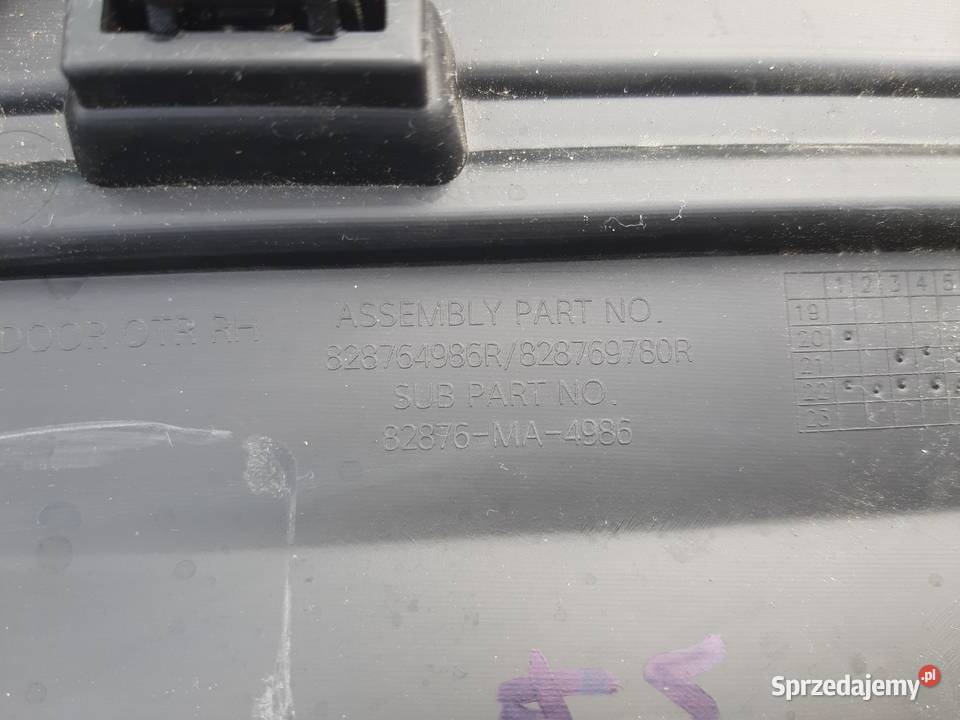 RENAULT ARKANA LISTWA DRZWI PRAWY TYŁ CHROM Bieleń