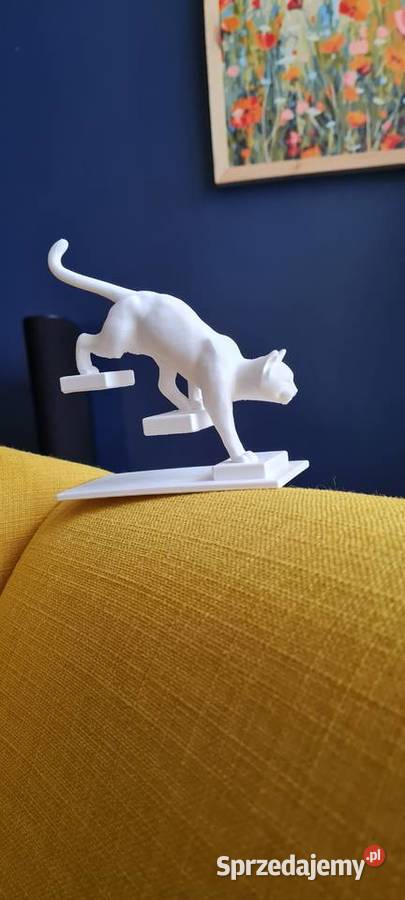 Figurka kot na schodach Częstochowa