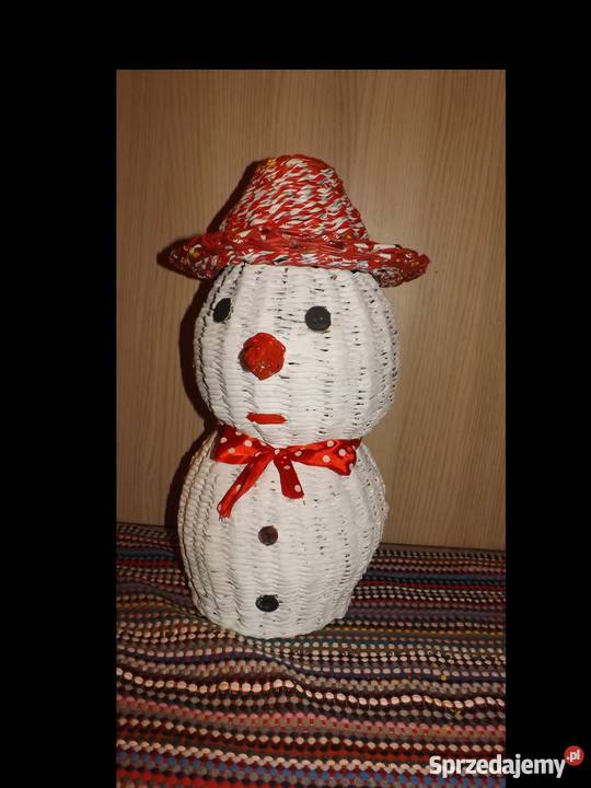 Duży bałwan w kapeluszu czerwonym wiklina lubelskie Lublin