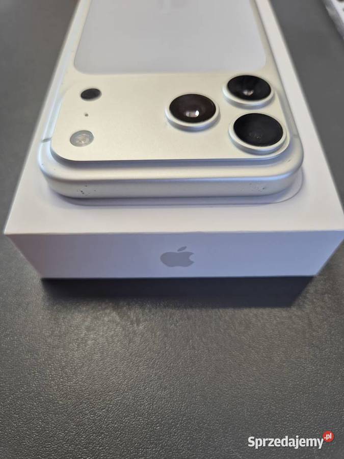 Syndyk sprzeda Iphone Pro 256 GB Silver Czymanowo