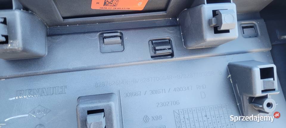 RENAULT CLIO IV LISTWA DRZWI TYŁ PRAWA Części śląskie Ruda Śląska