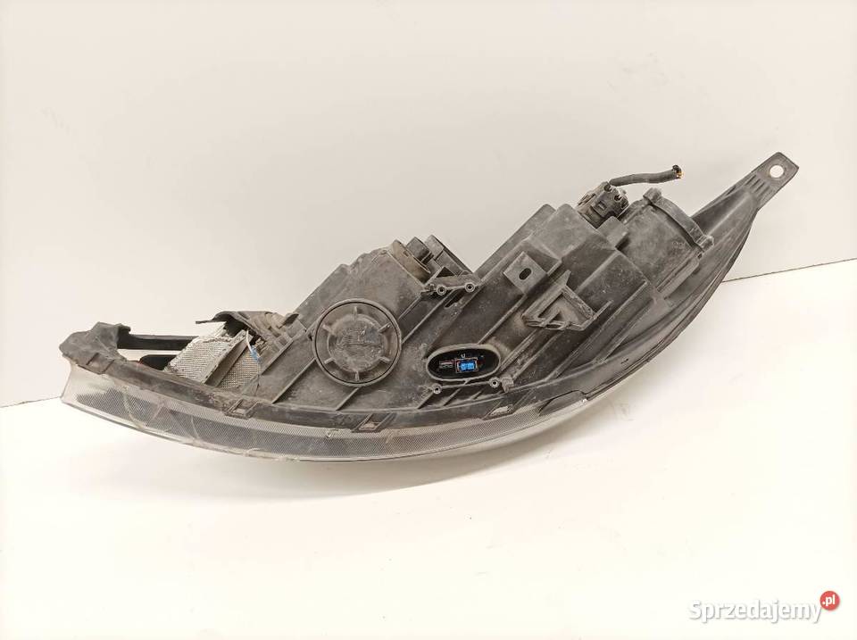 LAMPA PRZÓD PRAWA XENON USZKODZONA 921023U290 Rok produkcji 2012