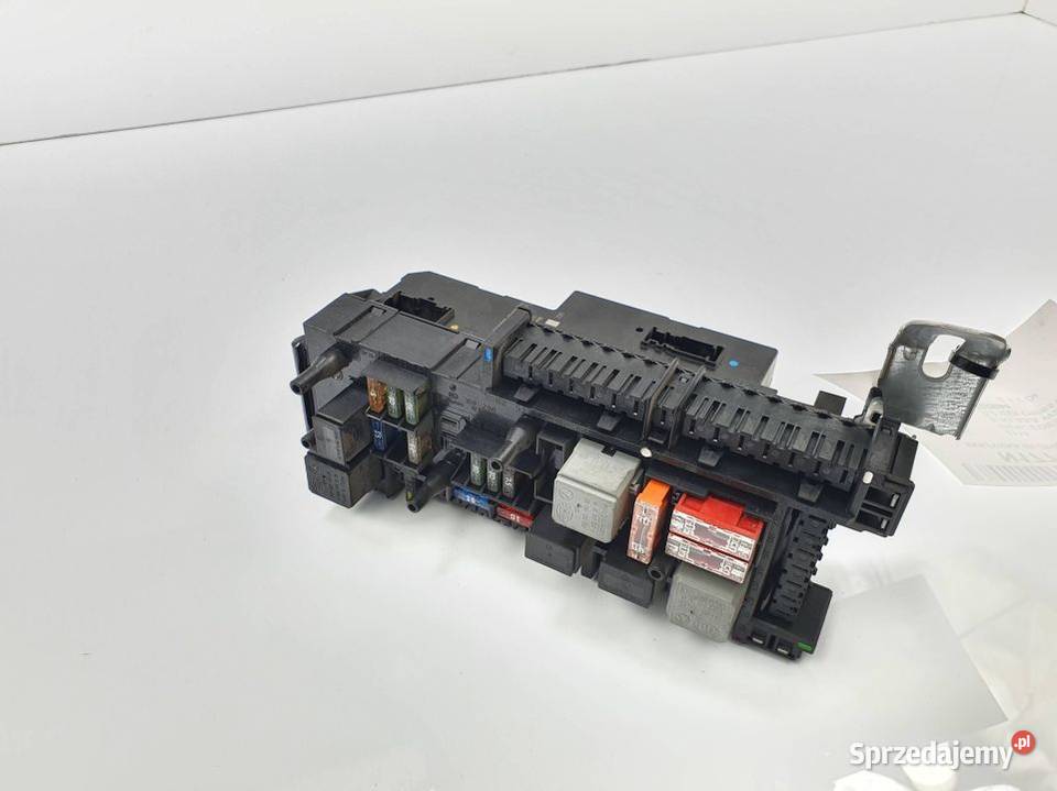 SKRZYNKA BEZPIECZNIKÓW MERCEDES EKLASA W212