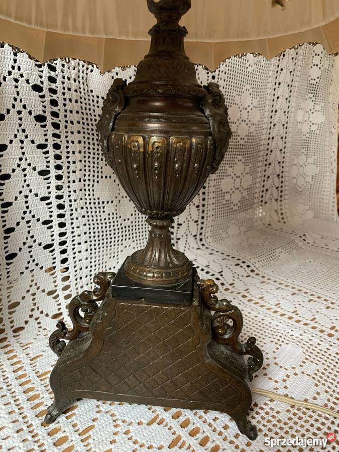 Stara przedwojenna lampa z metalu