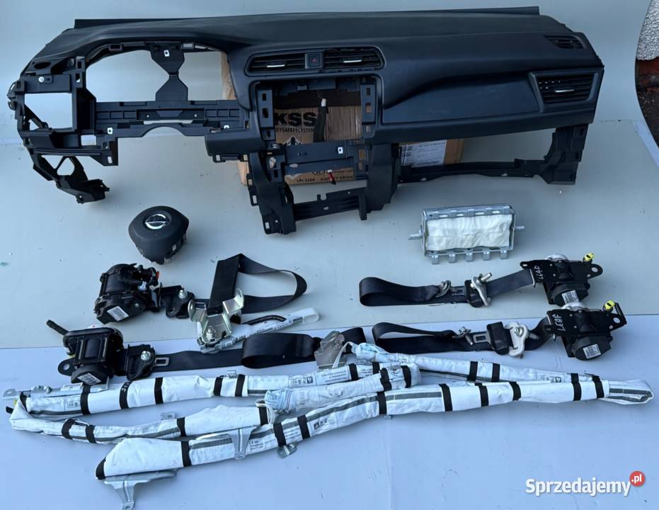 NISSAN LEAF ZE1 DESKA AIRBAG PODUSZKI PASY Deski rozdzielcze, konsole Kłodzko
