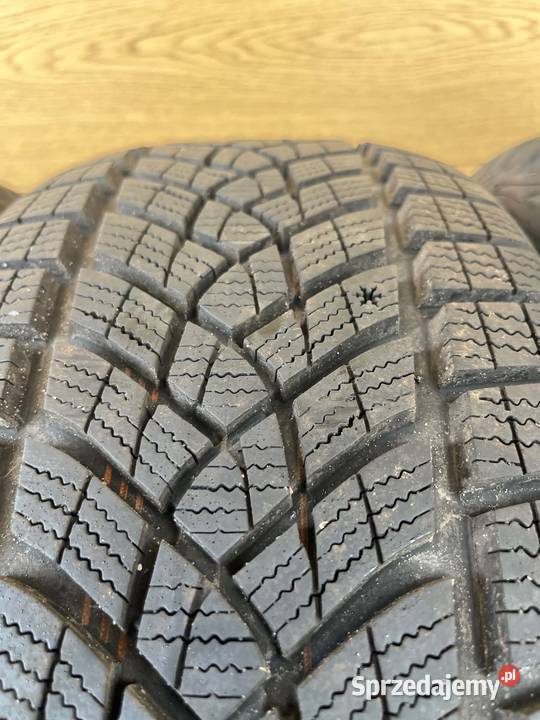Opony zimowe Goodyear Ultragrip Performance SUV Białobrzegi sprzedam