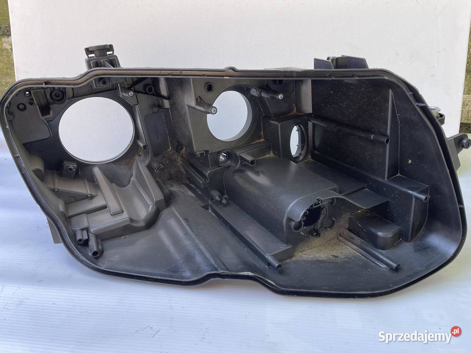 VW TIGUAN 5NA PRAWA OBUDOWA LAMPY ZWYKŁEJ prawe Ostroróg