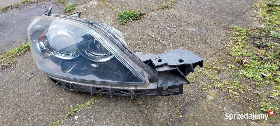 Mazda3 Mazda 3 2003 2005 lampa prawa HB z listwą Byków sprzedam
