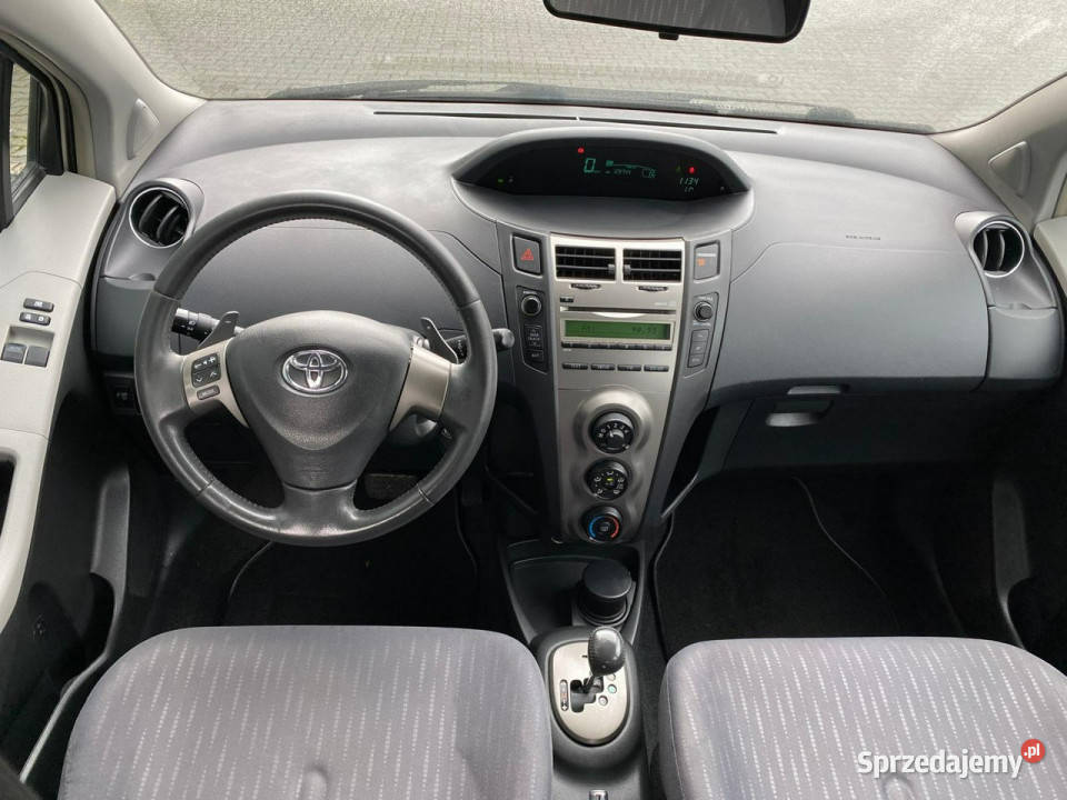 Toyota Yaris AUTOMAT klimatyzacja benzynka nieuszkodzony Żory