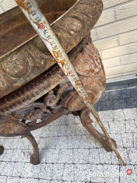 Stare żeliwne donice donica z żeliwa inną niż Długopole Dolne