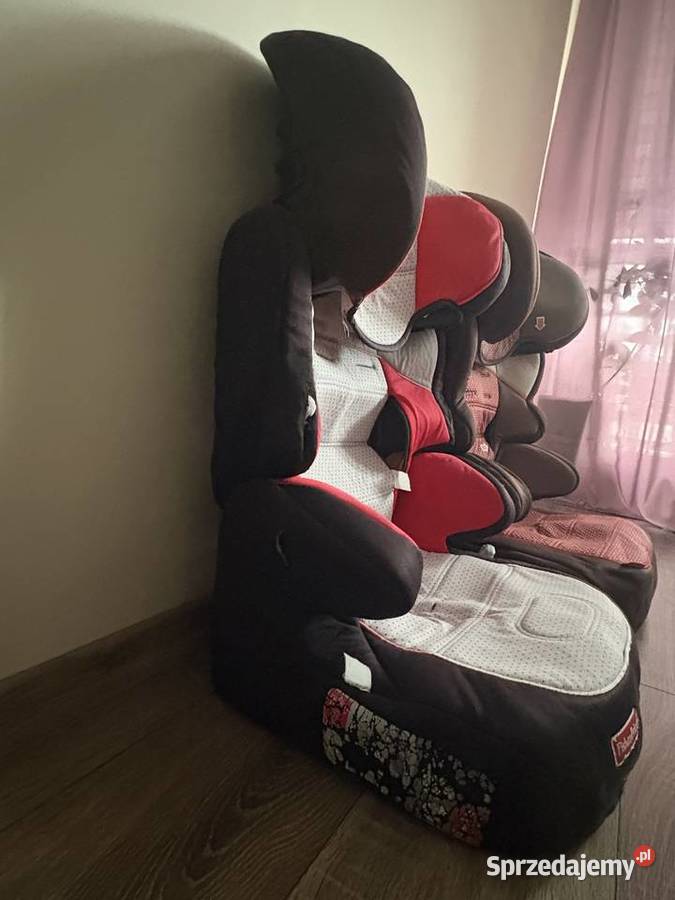 Sprzedam 2 foteliki samochodowe marki Płońsk