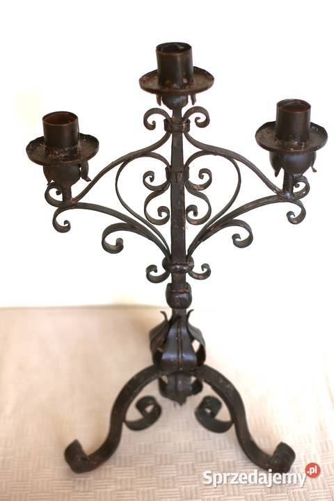 Stary świecznik kuty metalowy żeliwny zdobiony