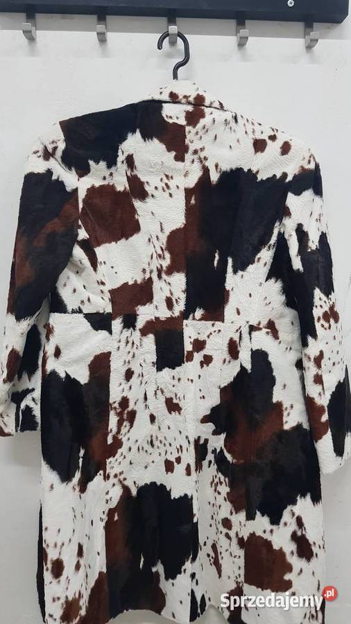 Śliczny płaszczyk w krowie łatki Kielce