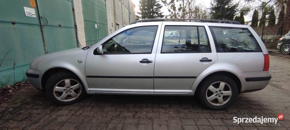 Srebrny volkswagen golf kombi 14 2001 1390cm3 Golf