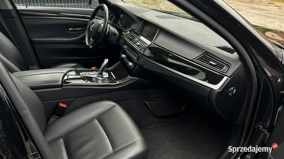 BMW 520 LiftAs PasaRadarHarman KPanoramaBi światła do jazdy dziennej BMW Gdynia sprzedam