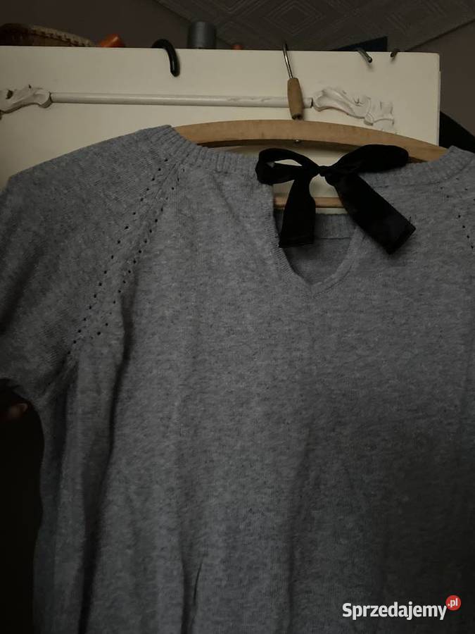 Sweterek House szary z koronkowym wzorem wiązany Kraków