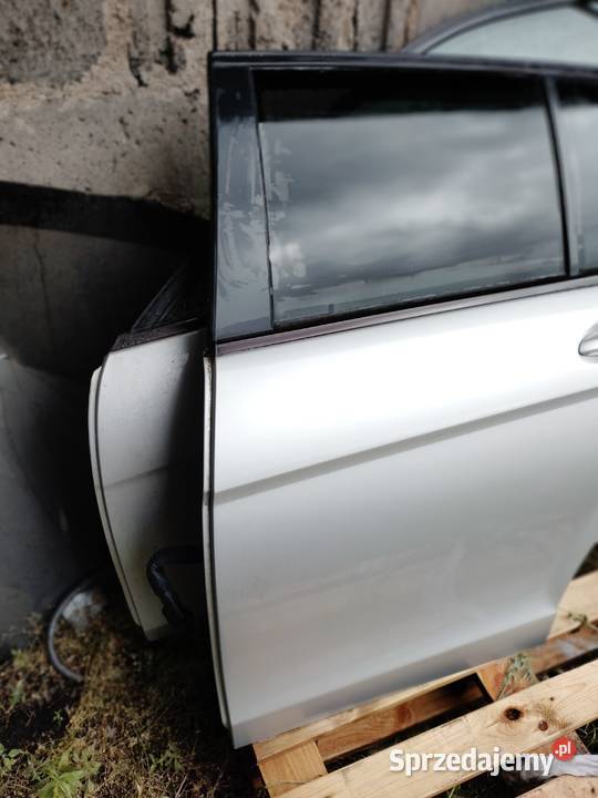 DRZWI LEWY TYŁ MERCEDES W204 KOMBI LAKIER 775 Rok produkcji 2011 Międzychód