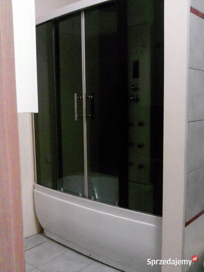 wolnostojąca zabudowana wanna z hydromasażem