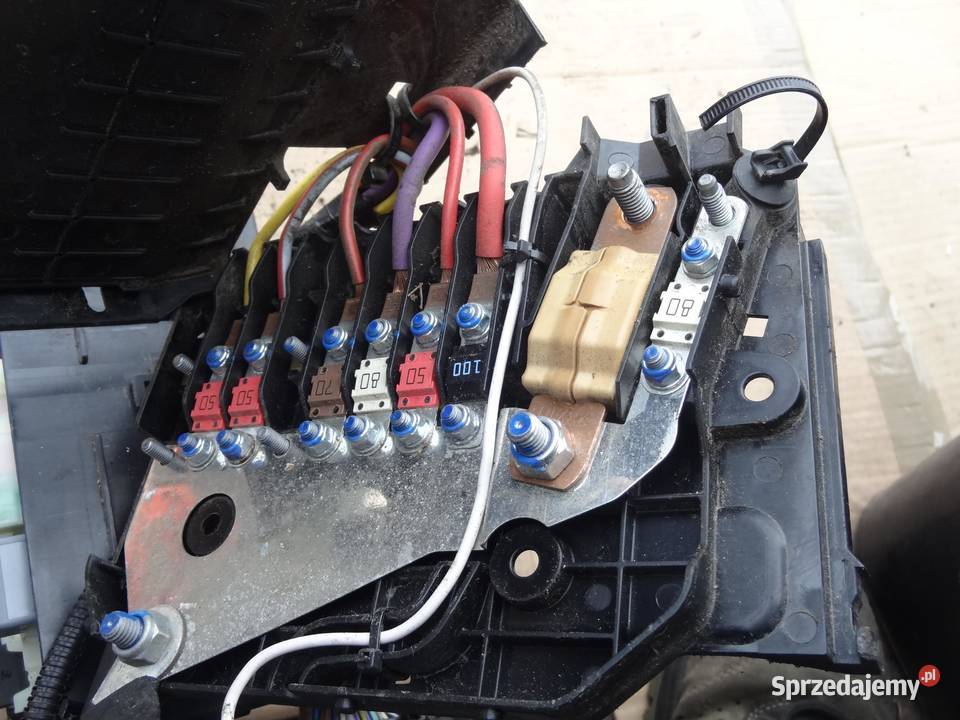 WIĄZKA INSTALACJA KOMORY SILNIKA FORD FOCUS MK3 osobowe wielkopolskie sprzedam