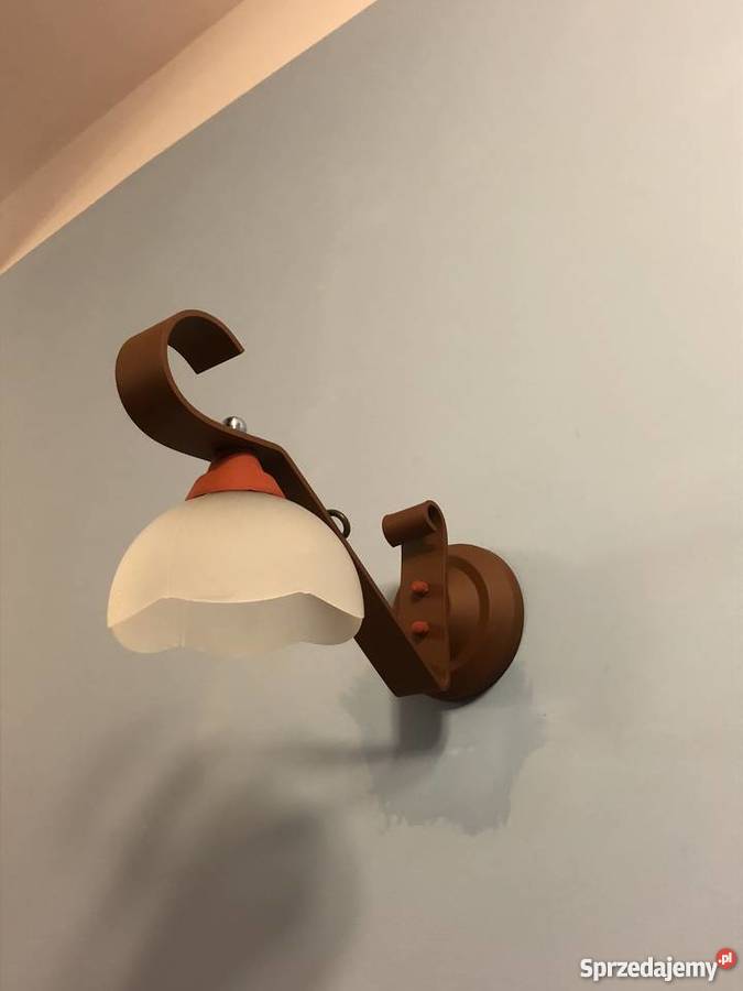 Kinkiet z kloszem metalowy inny kolor