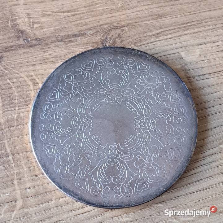 Komplet metalowych podkładek vintage grawerowane sprzedam