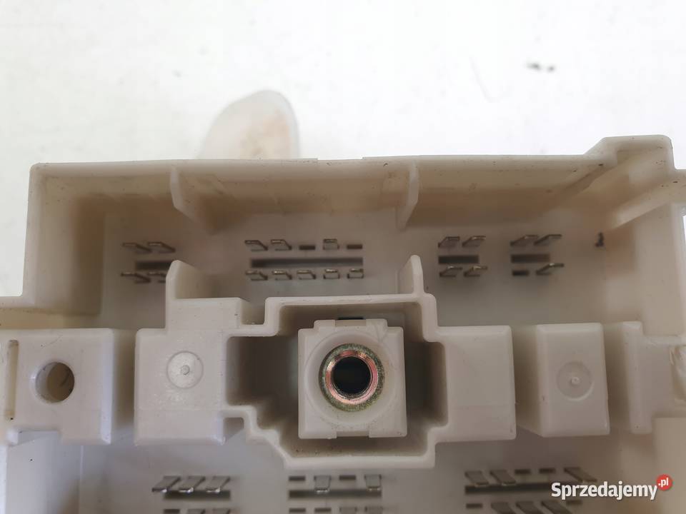 Toyota RAV4 II 20 d4d SKRZYNKA BEZPIECZNIKÓW lubelskie Rudka