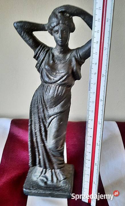 Figurka kobiety z brązu 21 Ostrów Wielkopolski
