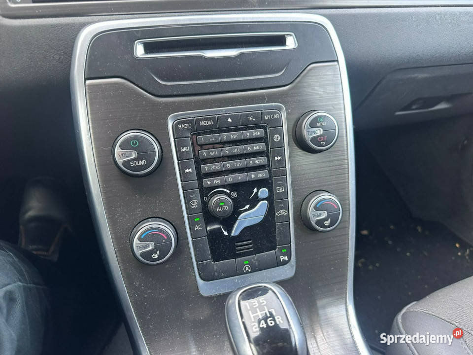 Volvo V70 20 D2 Xenony Podgrzewane fotele Hak 120KM V70 Lipówki