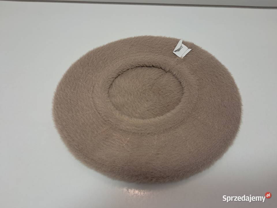 Beret damski beżowy do sprzedania