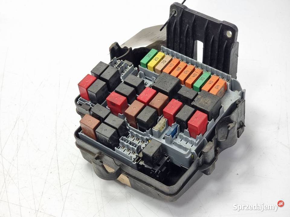 SKRZYNKA BEZPIECZNIKÓW IVECO COMPA 5801981302 osobowe Lipno