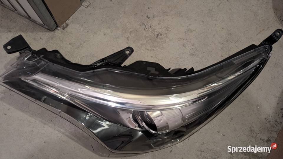 Reflektor lampa przednia toyota avensis t27 sprzedam