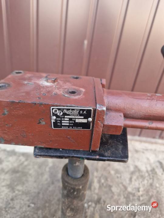 Rozdzielacz podnośnika C328 Płońsk