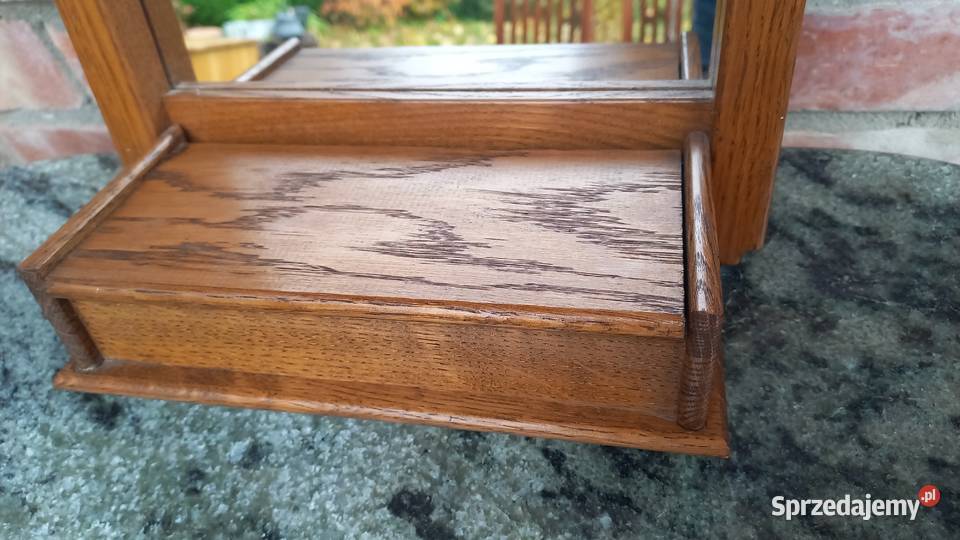 Lustro w drewnianej ramie ze szkatułką schowkiem Gawroniec