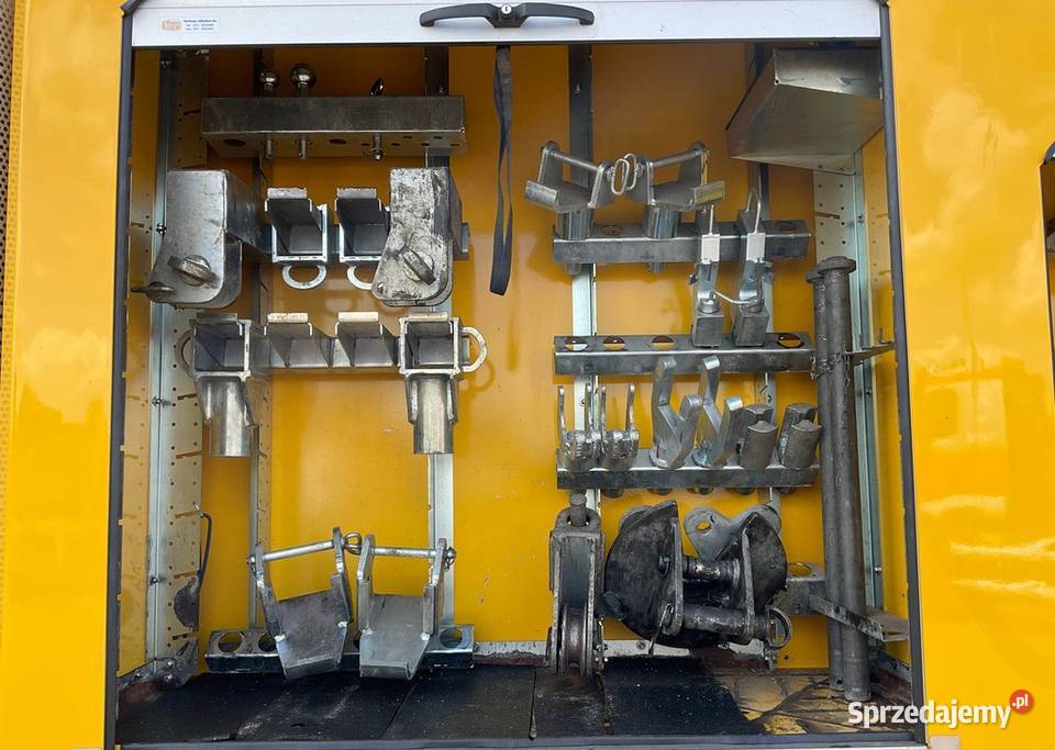 Holownik 4 osiowy 8x4 Mercedes FALKOM do nie