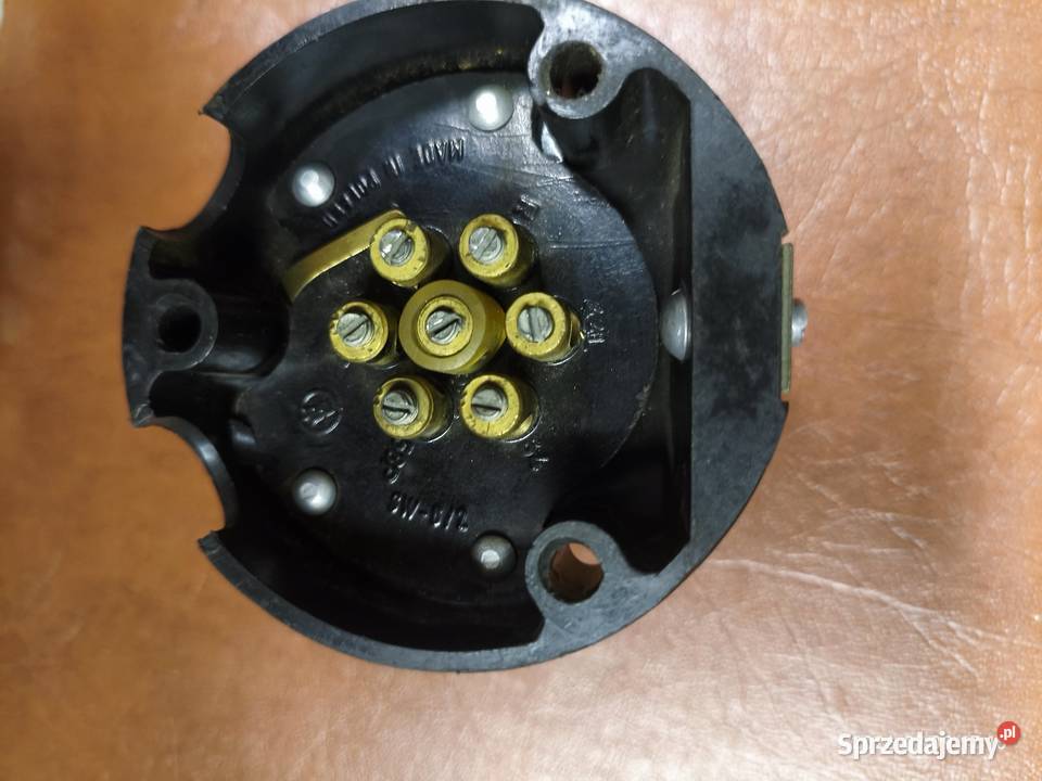 Oryginalne klasyczne gniazdo elektryczne