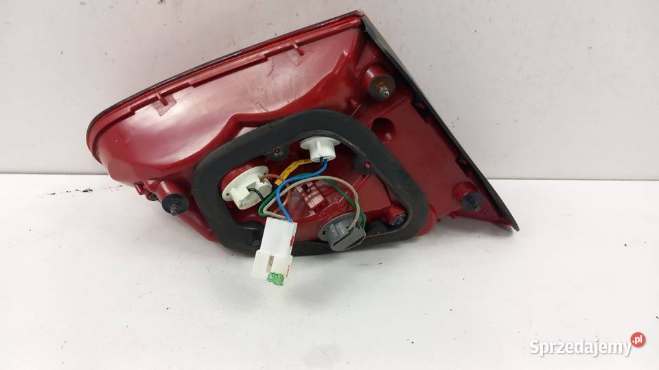 KIA CEED II HB LAMPA TYŁ PRAWY W KLAPĘ Zbierkowo