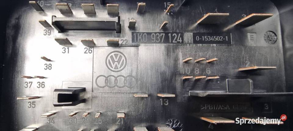 SKRZYNKA BEZPIECZNIKÓW AUDI A3 8P 1K0937124H Lipno