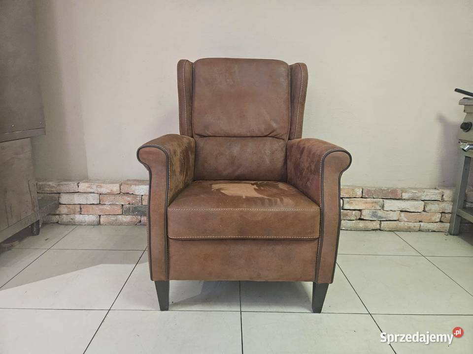 Brązowy fotel ładne i solidne wykonanie