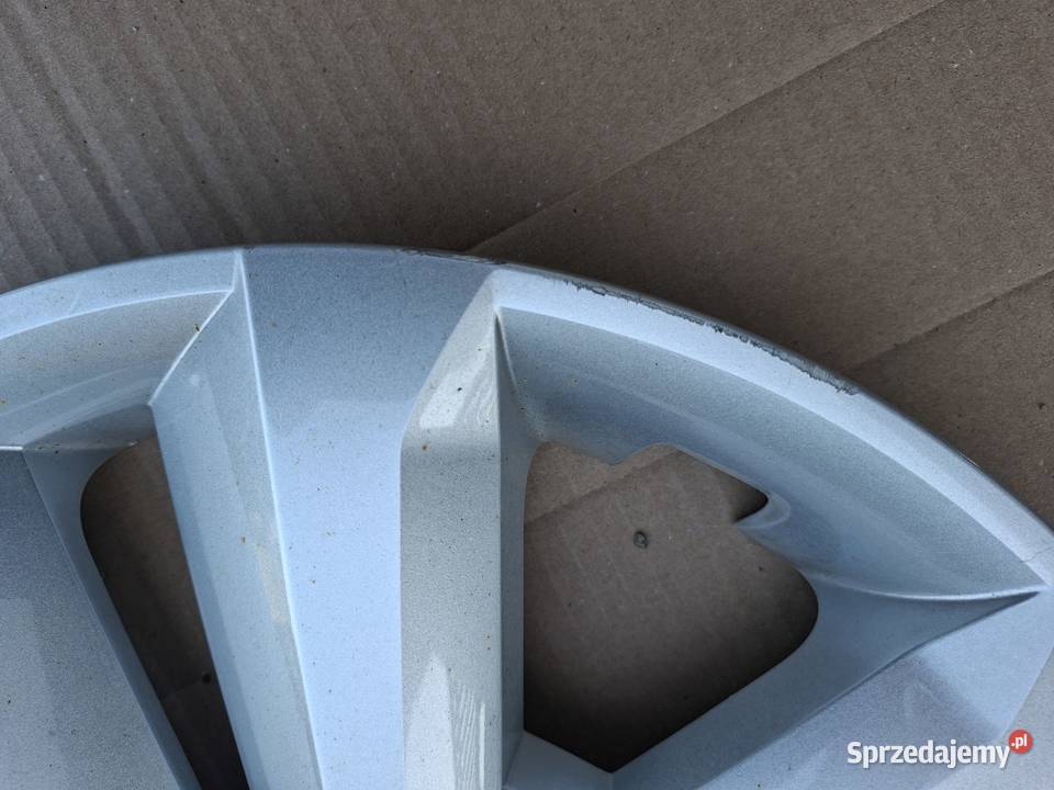 Sprzedam 2 oryginalne kołpaki Dacia 15 srebrne Nowa Sól