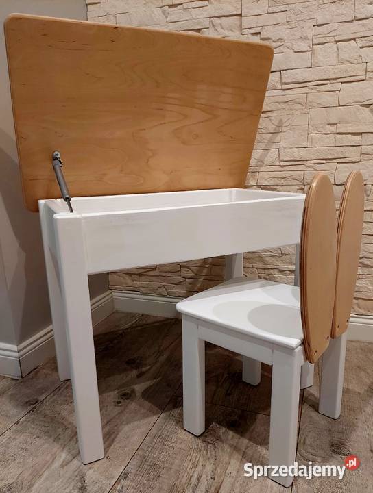 Stolik z otwieranym blatem i krzesełko drewniane
