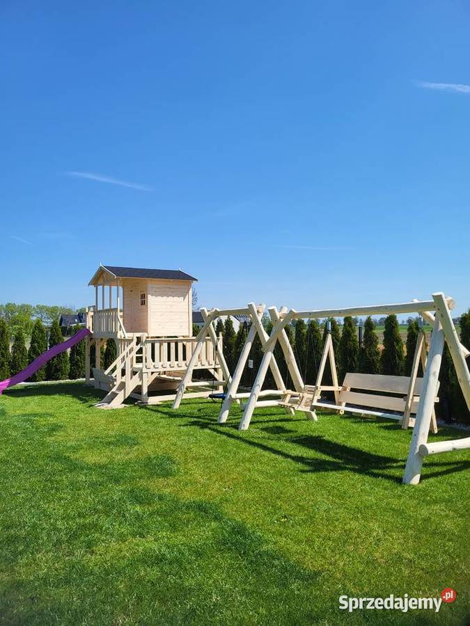 Plac zabaw z domkiem domek dzieci huśtawki Prochowice