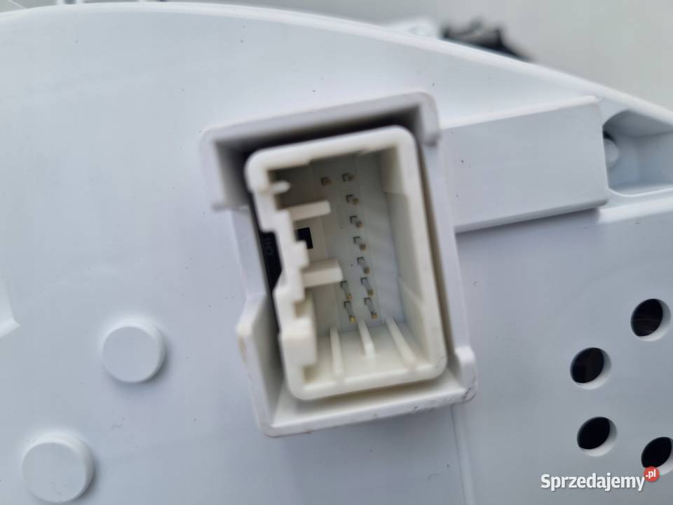 Volvo V40 II 20 T Benzyna LICZNIK ZEGARY Europa sprzedam