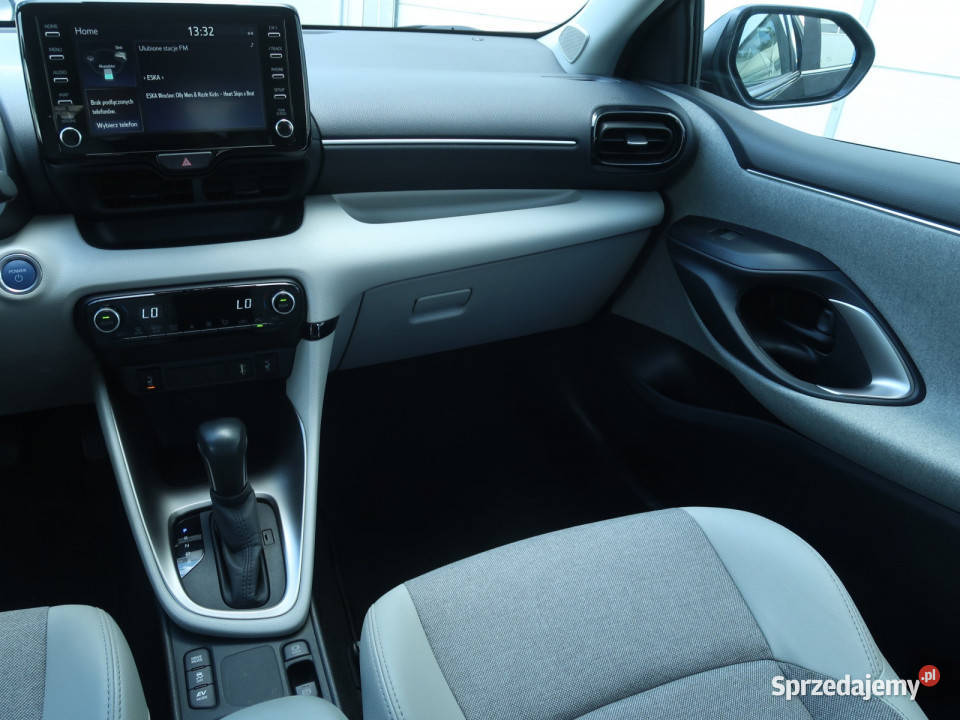 Toyota Yaris 15 VVTi Hybrid pełny VAT Piaseczno sprzedam