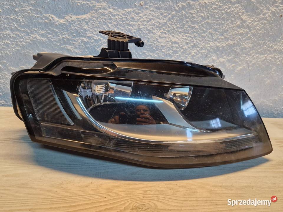 Lampa Audi A4 B8 przed liftem 20082012Prawa lewa Kwilcz sprzedam