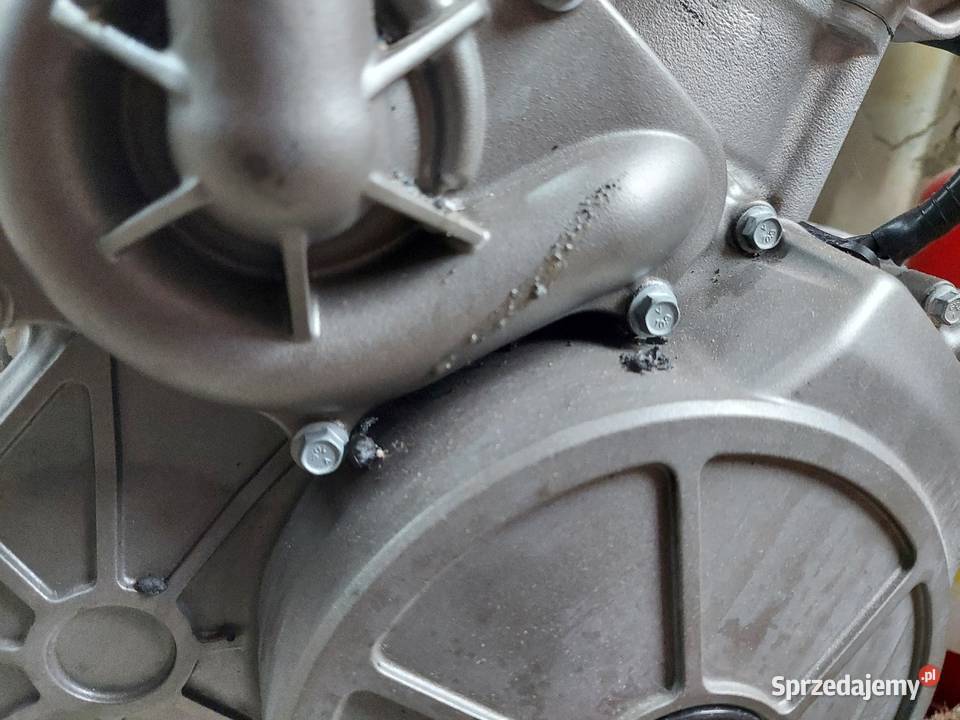Aprilia tuono 660 pokrywa pompy wody lewa kapa Jelenia Góra
