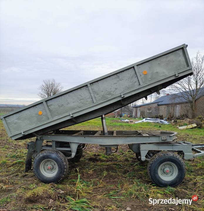 Przyczepa d47 wywrotka na trzy strony Przyczepy rolnicze Kuźmy